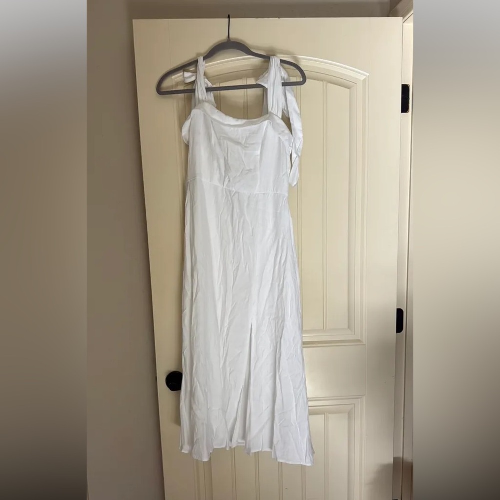 Francesca’s White Bow Tie Straps Dress